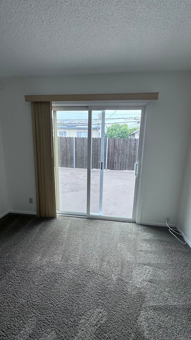 Second bedroom patio door - 11983 Walnut Ln
