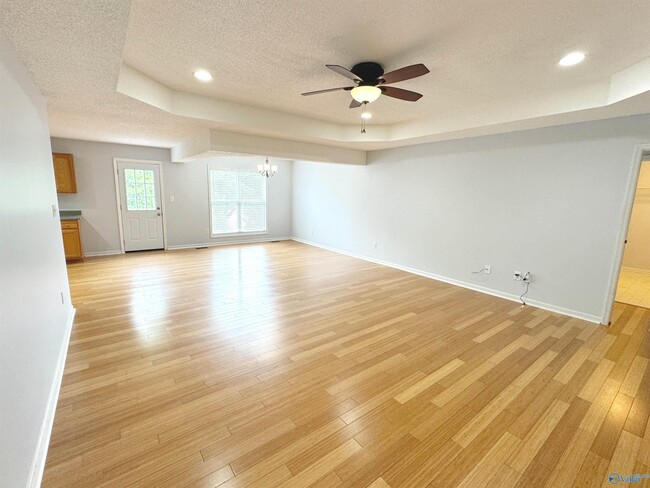 Building Photo - 183 Hollington Dr NE