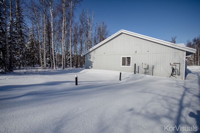 Building Photo - 761 Selina Ln