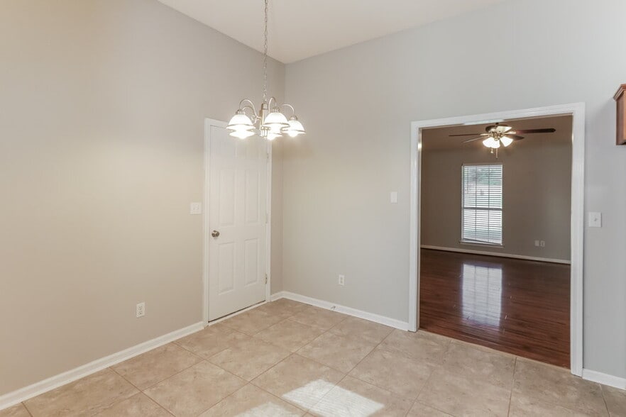 Building Photo - 1329 Annesdale Dr