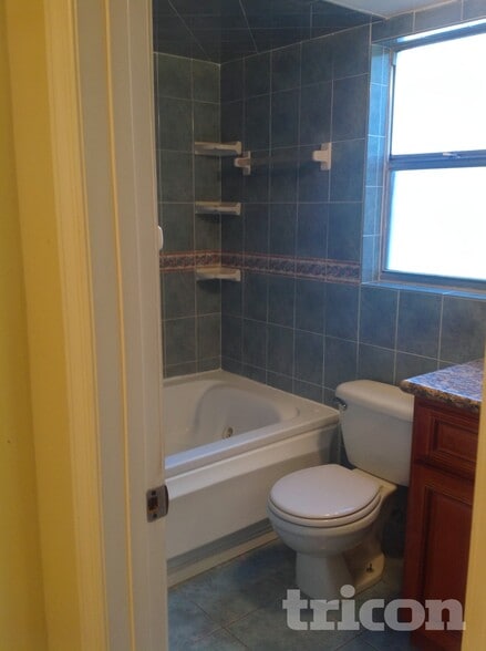 Building Photo - 2290 Colonial Dr