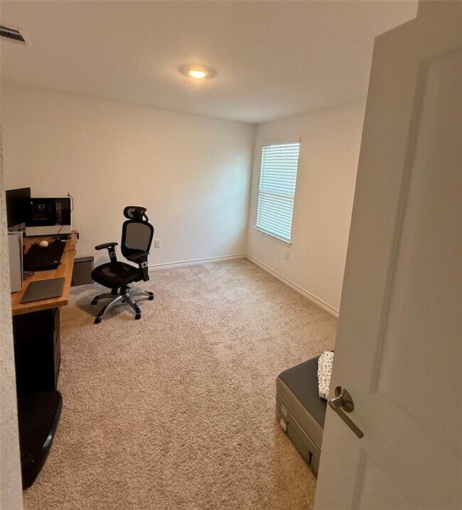 Building Photo - 2909 St Regis Dr
