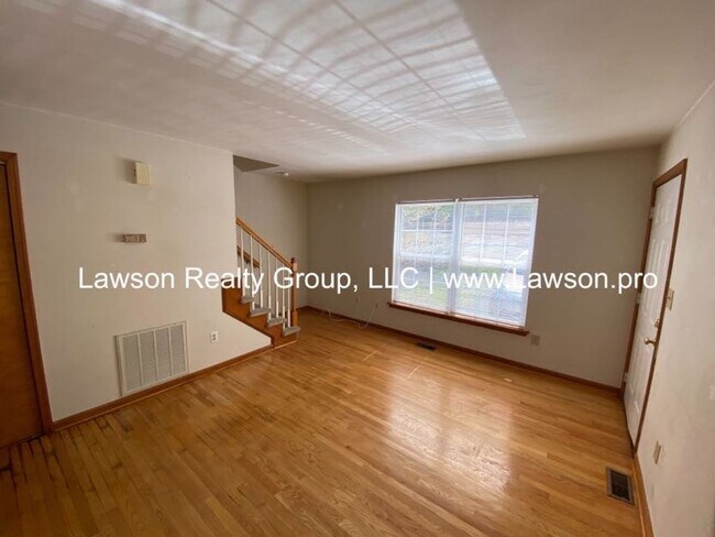 Building Photo - Woodland 5506-5508