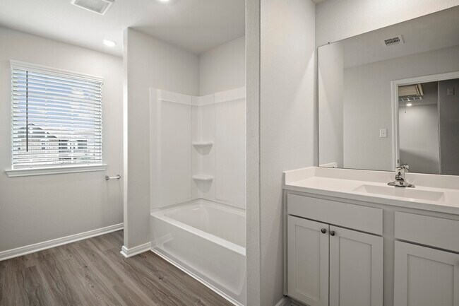 Building Photo - 15646 Honey Cv Dr
