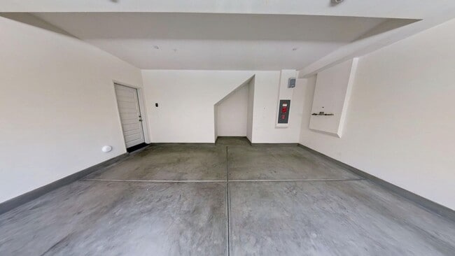 Building Photo - 40186 Birchfield Dr