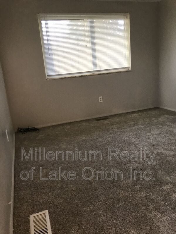 Building Photo - 105 Walnut St