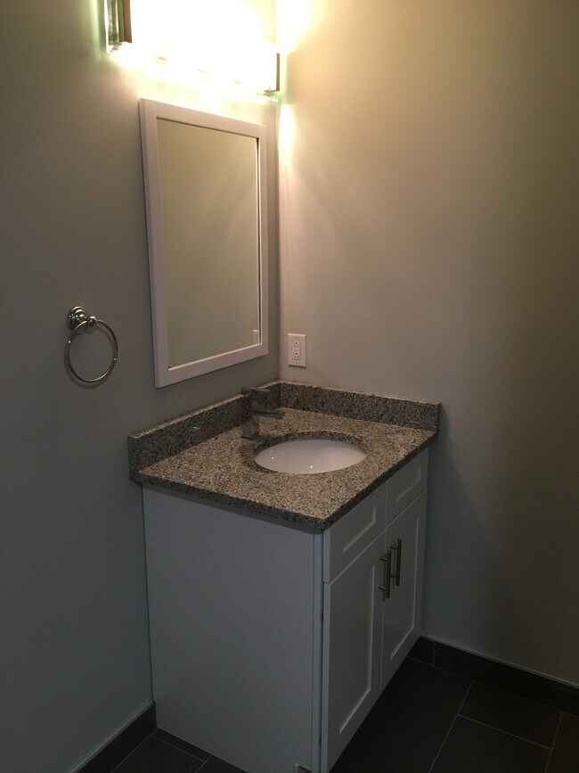 Building Photo - 1515 N Mascher St