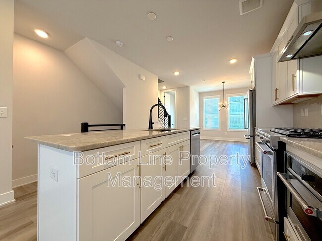 Building Photo - 627 W Tremont Ave
