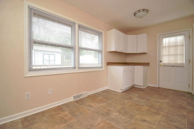 Building Photo - Ranch 3 bed 2bath Garage Fenced back yard - near Whitewater Center/I-485