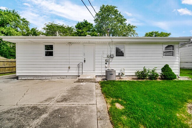 Building Photo - 3413 W 77th Ave