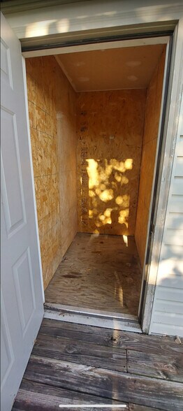 storage unit - 4282 Eclipse Way