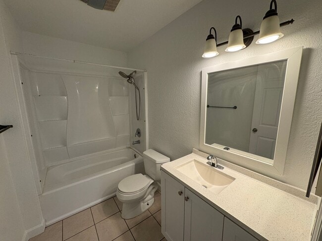 Building Photo - 2 Bedroom Condo in San Diego