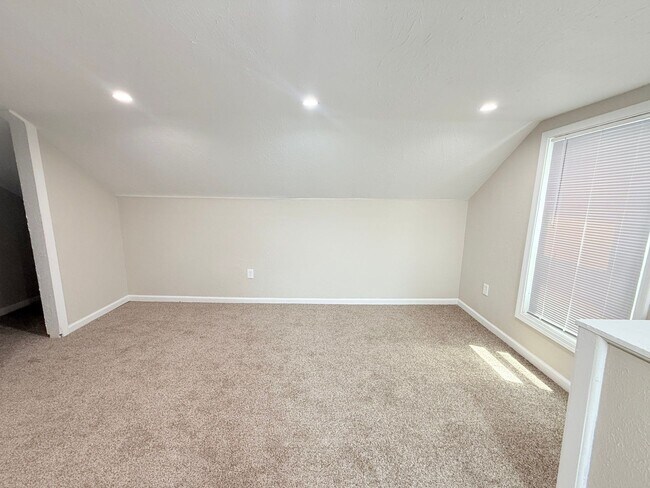 Building Photo - Renovated 3-Bedroom Home – We Welcome Sect...
