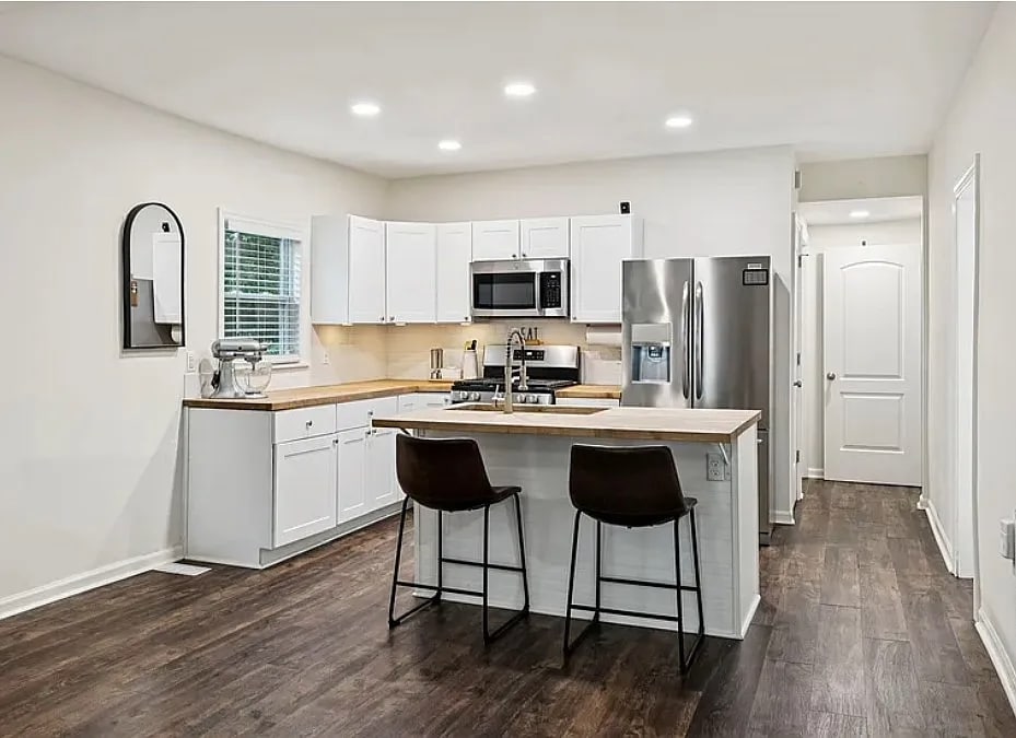 Spacious Kitchen - 816 Woodside St
