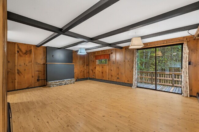 Building Photo - Mid-Century Cool Meets Maine Serenity Design. Privacy. Location. This one has it all.