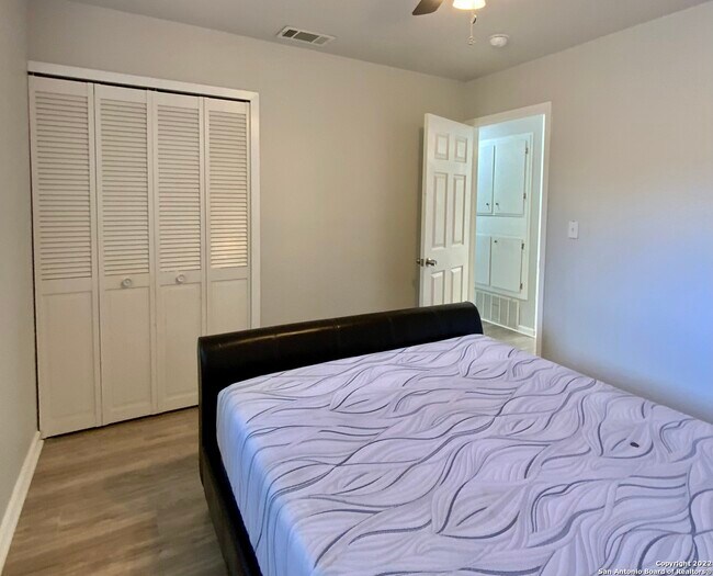 Building Photo - 8110 Pleasant Forest Dr