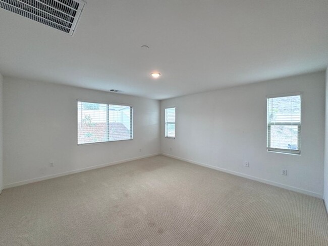Building Photo - Spacious 4 Bedroom Home for Lease in Winch...