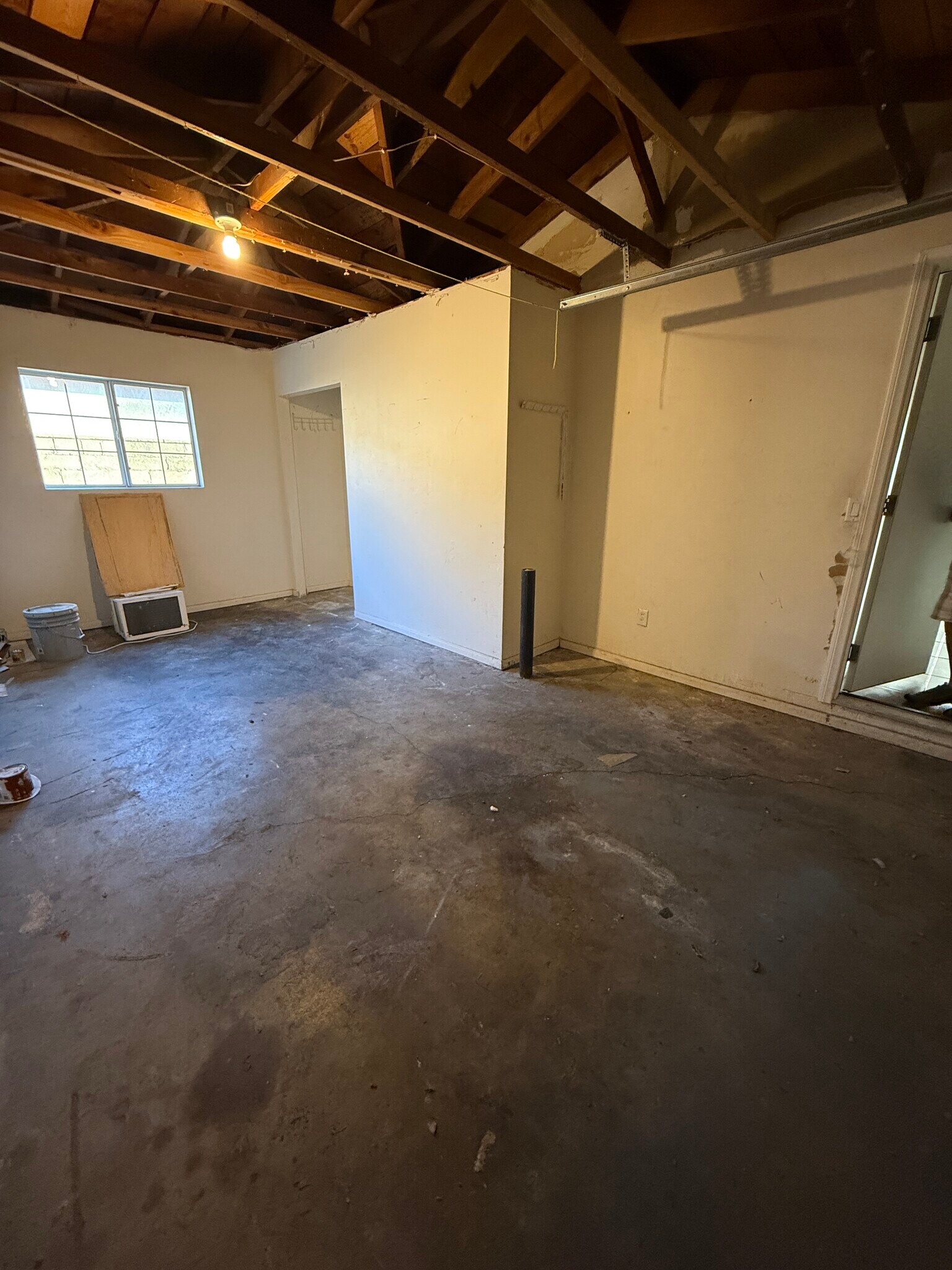 Building Photo - 166 N Soldano Ave
