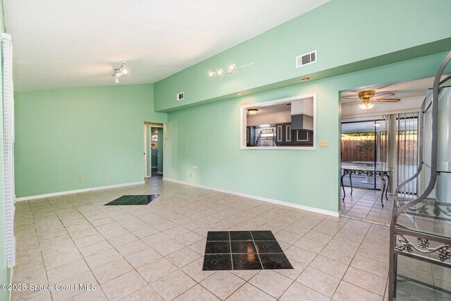 Building Photo - 2155 Palm Ave