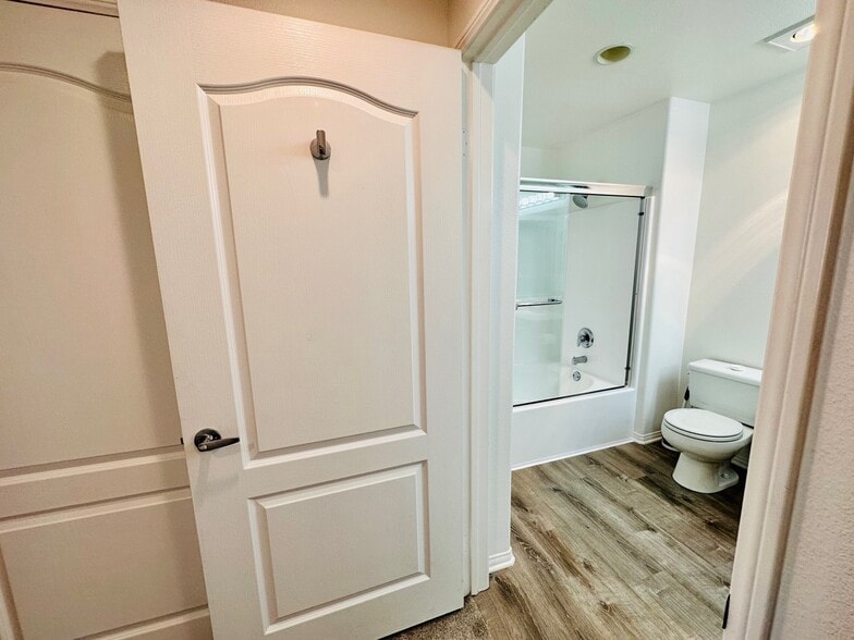 Building Photo - 4060 Glencoe Ave