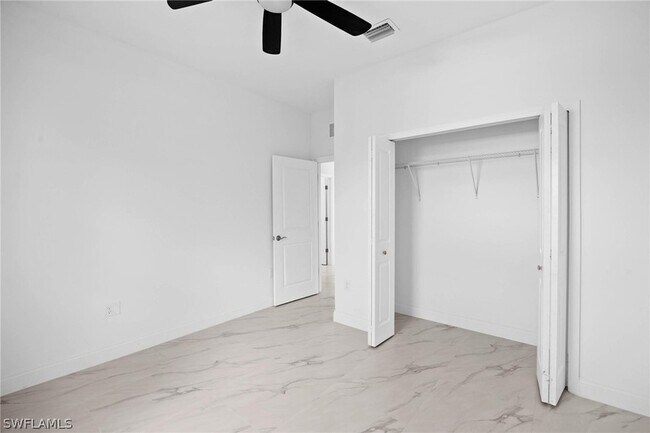 Building Photo - 1923 Sunniland Blvd