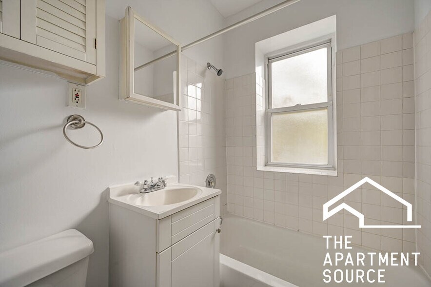 Building Photo - 3001 N Whipple St