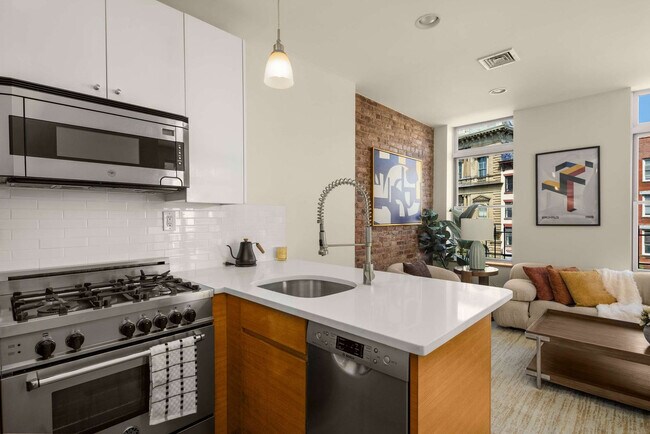 Building Photo - 140 Broadway