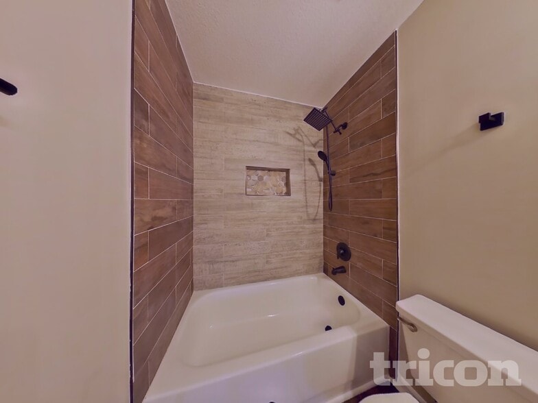 Building Photo - 7580 Falcon Trace Dr W