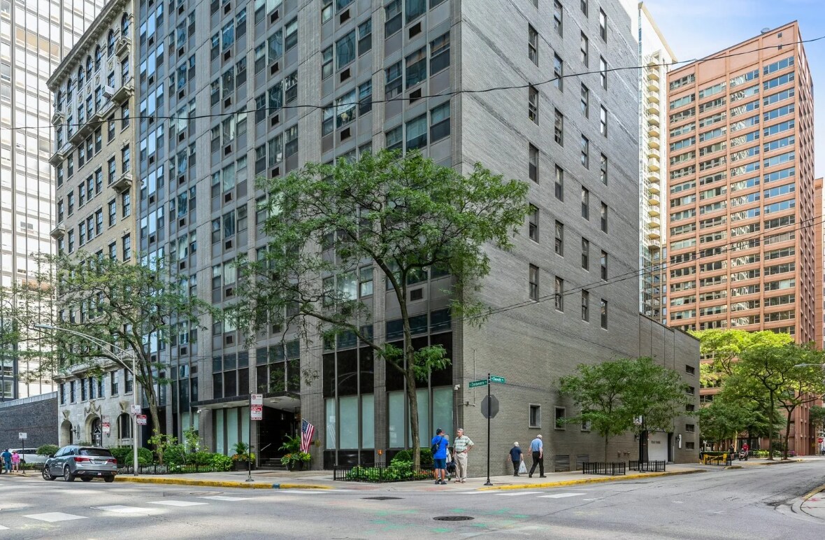 Building Photo - 253 E Delaware Pl