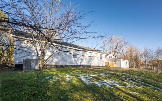 Building Photo - 640 Mission Ridge Rd