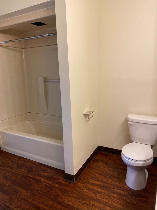 Building Photo - 326 E Liberty St