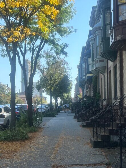 Building Photo - 520 Madison Ave