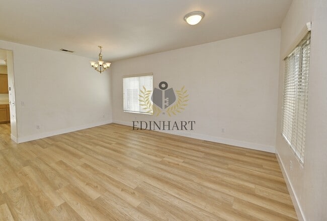 Building Photo - 6083 E Andrews Ave