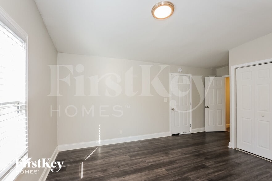 Building Photo - 1954 Wildwood Dr