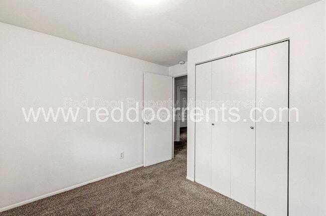 Building Photo - 9949 Ellis Dr