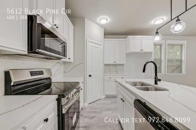 Building Photo - 5612 Black Pine Cir