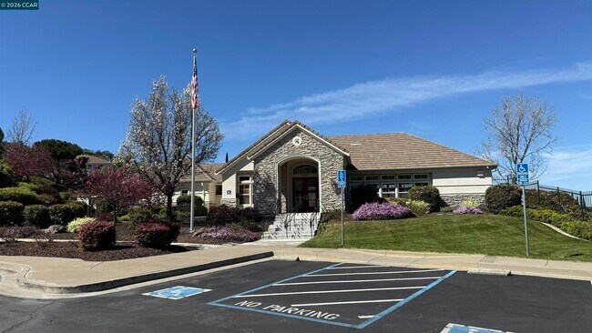 Building Photo - 829 Deer Spring Cir