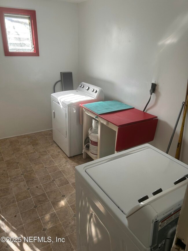 Building Photo - 258 Capella Rd