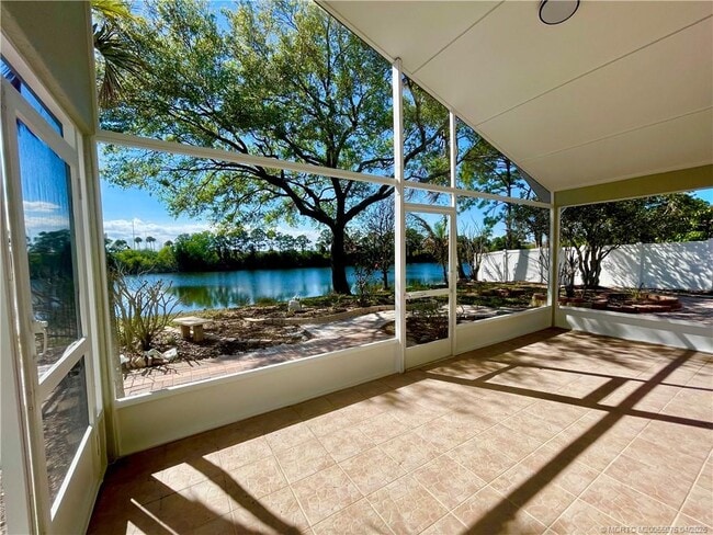 Building Photo - 4690 SW Babylon St