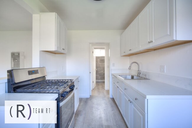 Building Photo - Adorable Newly Remodeled 1 Bed 1 Bathroom ...