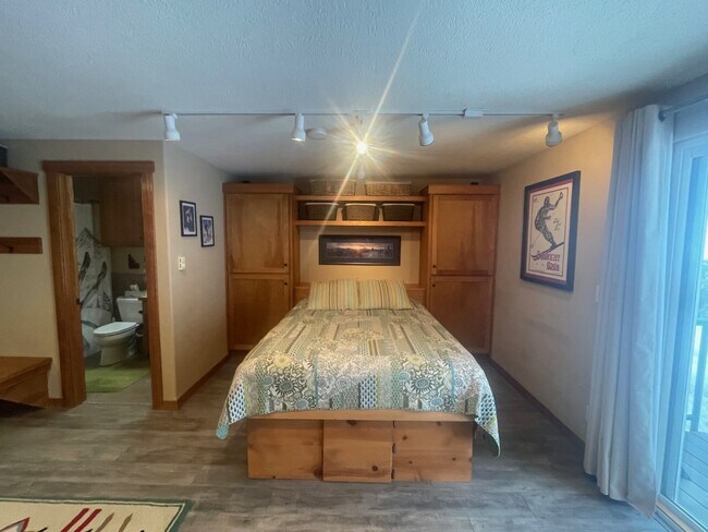 Building Photo - 515 Northwest Passage