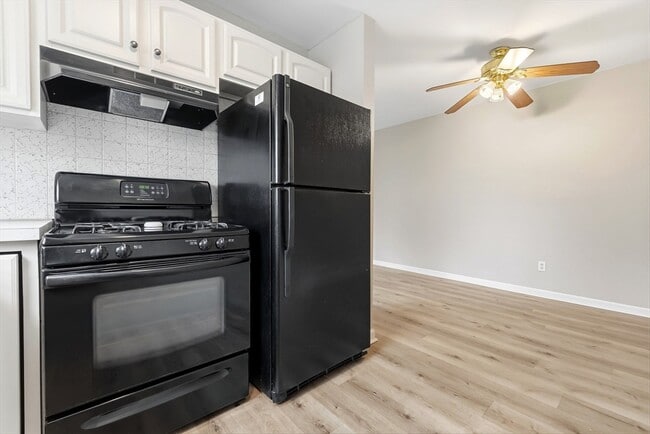 Building Photo - 6 Venice St