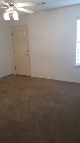 Building Photo - 1229 Lakeview Estates Dr