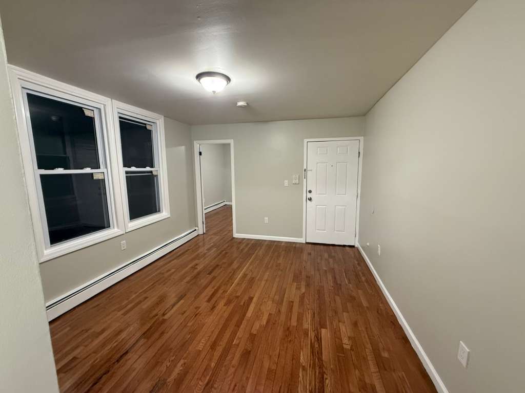 139 Wilkinson Ave 2R - 138 Wilkinson Ave