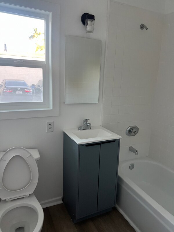 Building Photo - 3110 Livonia Ave