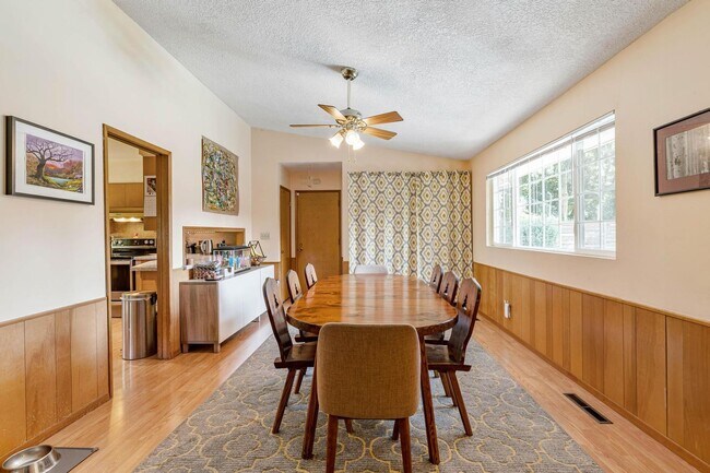 Building Photo - Charming 3-bdrm/2-bath Mid-Century ranch—A...
