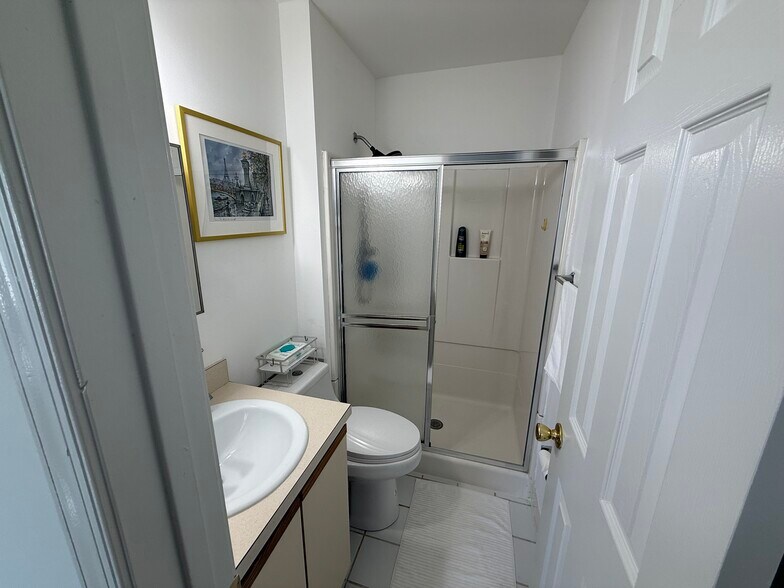 Building Photo - 7925 Ridge Ave