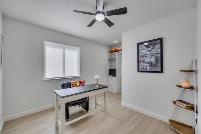 Building Photo - 2104 Andover Dr