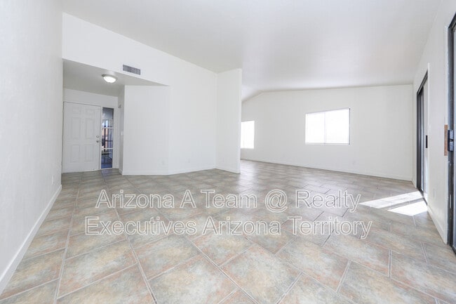 Building Photo - 10140 E Karen Pl