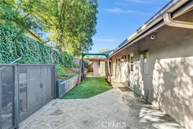 Building Photo - 4532 Topanga Canyon Blvd